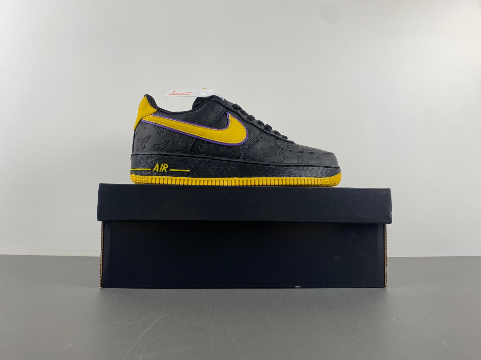 Kobe Bryant x Nike Air Force 1 Low  HV5122-001